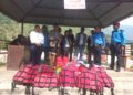 रोशीद्वारा प्रहरीलाई बिपद सामग्री हस्तान्तरण