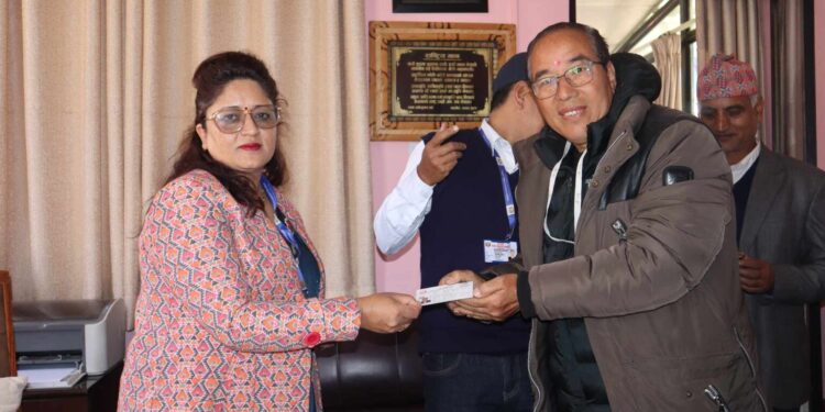 काभ्रेले सुरु गर्यो गैरआवासीय नेपालीलाई नागरिकता वितरण