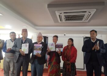 सिन्धुपाल्चोक जिल्लामै पहीलोपटक ईन्द्रावतीमा स्थानिय पाठ्यपुस्तक वितरण