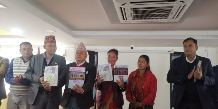 सिन्धुपाल्चोक जिल्लामै पहीलोपटक ईन्द्रावतीमा स्थानिय पाठ्यपुस्तक वितरण