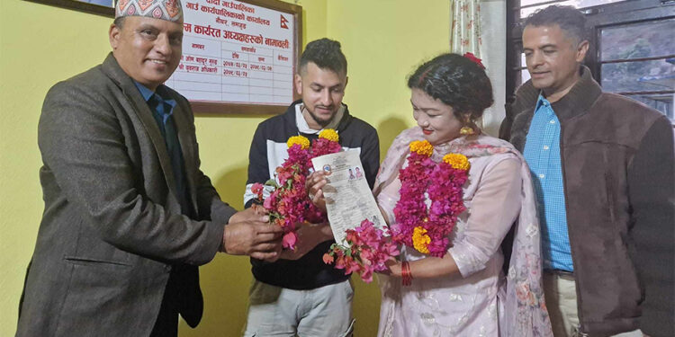 लमजुङमा नेपालमै पहिलो समलिंगी विवाह दर्ता