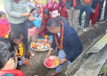 धुलिखेल–११ कल्छेवेशीमा निर्माण हुने सिंचाई आयोजनाको मन्त्री लामाद्धारा शिलान्यास