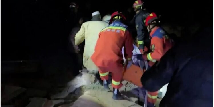 चीनमा भूकम्पमा परी १ सयभन्दा धेरैको मृत्यु