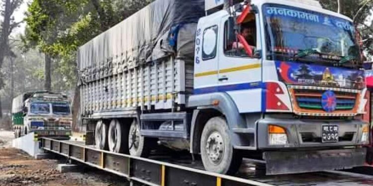 काभ्रेमा मालवाहक सवारीसाधनको भार मापन पुनःसञ्चालन