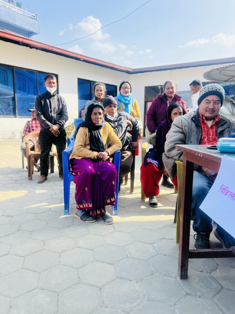 नमोबुद्ध र रोशी भेगका श्रमिकहरुको निःशुल्क स्वास्थ्य परिक्षण