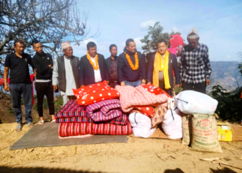 तेमाल–२ का आगलागी पिडित तामाङलाई राहत सामाग्री वितरण