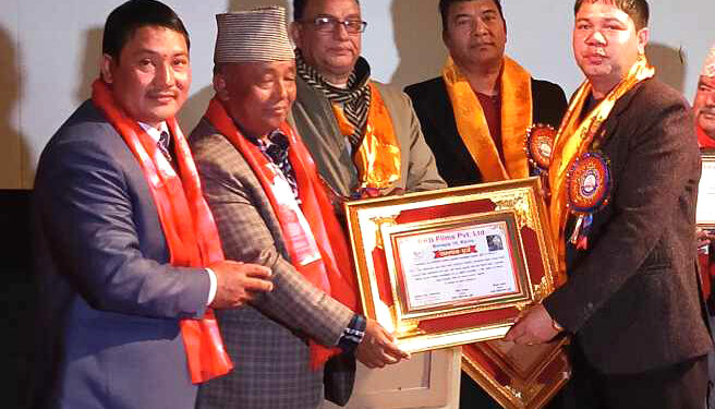 पत्रकार बजगाईलाई ठुलेको सम्मान