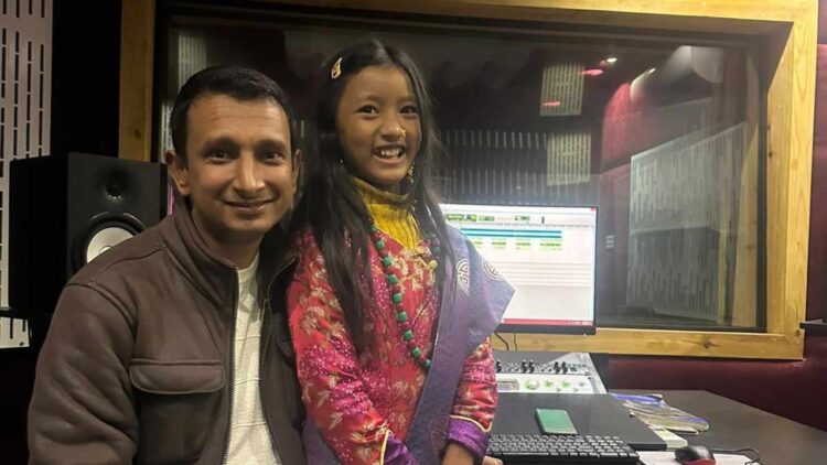 बाल गायिका प्राप्ति तामाङको स्वरमा एकैदिन दुईवटा गीत रेकर्ड