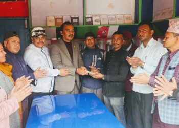 आगलागी पीडितलाई नेपाल कपडा तथा सिलाई ब्यवसायी संघ काभ्रेको आर्थिक सहयोग