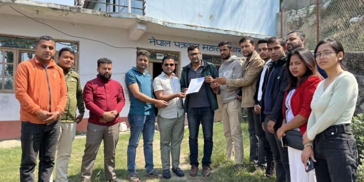 नयाँ सदस्यता दिन माग गर्दै जिल्लाका कृयाशिल सञ्चारकर्मीले बुझाए ज्ञापनपत्र