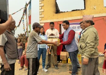 रोशी–४ महादेवटारका अग्नी पीडितलाई रोशी उद्योग वाणिज्य संघको सहयोग