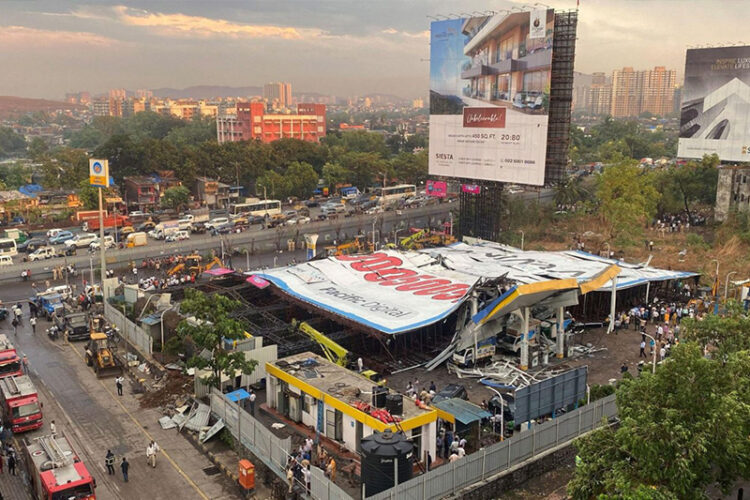 मुम्बईमा होर्डिङ बोर्ड ढल्दा च्यापिएर १४ जनाको मृत्यु, ७४ जना घाइते