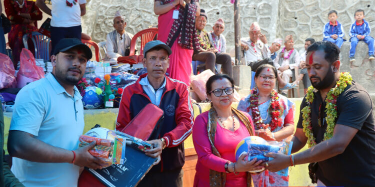 काभ्रे र भक्तपुरका समाजसेवी युवाहरुले गरे संखुवासभाका विद्यार्थीलाई सहयोग