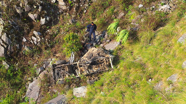 सुर्खेतमा आज बिहान भएको जिप दुर्घटनामा ४ जनाको मृत्यु