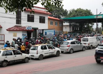 पेट्रोलियम पदार्थ ढुवानी मजदुरहरूको आन्दोलनका कारण काठमाण्डौमा पेट्रोल–डिजेलको अभाव