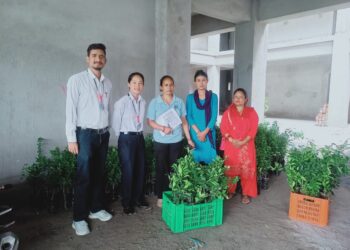 रोशीका किसानहरुलाई निःशुल्क फलफूलको बिरुवा र तरकारीको बिउ वितरण