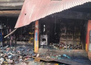 भकुण्डेबेशीको रङ पसलमा आगलागी हुँदा १ करोड भन्दा बढिको क्षति
