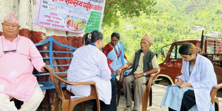 टोल टोलमै पुगेर नमोबद्धका जेष्ठ नागरिकहरुलाई निःशुल्क स्वास्थ्य सेवा