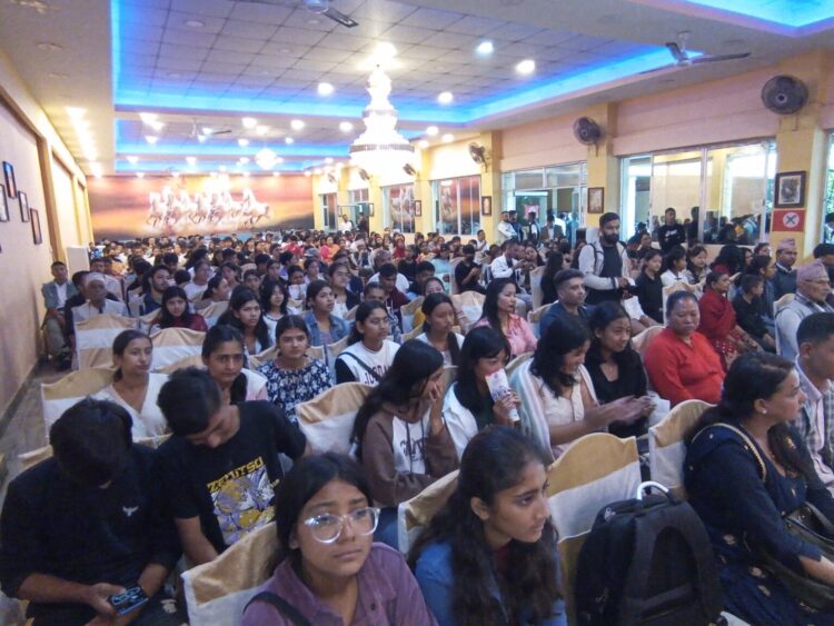 एसईई परिक्षामा उत्कृष्ट नतिजा ल्याउने विद्यार्थीहरुलाई नेविसंघ काभ्रेले गर्यो सम्मान