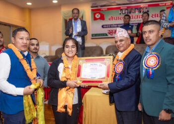 एसईई परिक्षामा उत्कृष्ट नतिजा ल्याउने विद्यार्थीहरुलाई नेविसंघ काभ्रेले गर्यो सम्मान