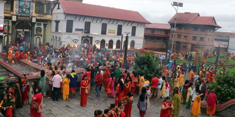 आज साउनको पहिलो सोमबार, देशभरका शिवालयहरुमा भक्तजनहरुको भीड