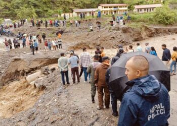 रोशी–११ माम्तिमा सडक खण्ड पूर्ण अवरुद्ध, सडक खुलाउने कार्य जारी