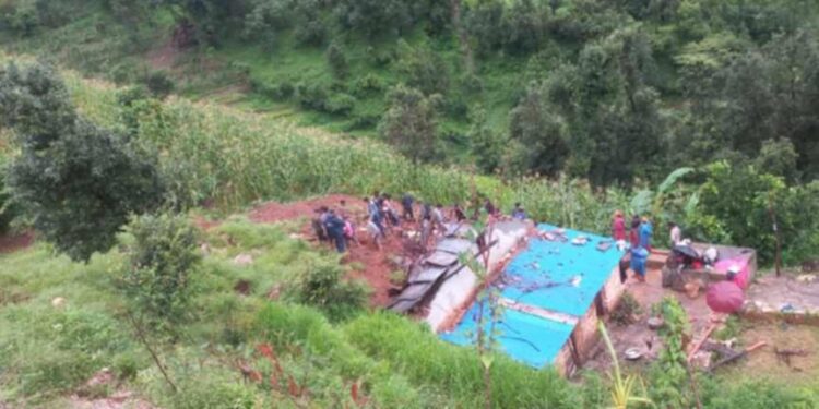 पहिरोमा परेर बझाङमा एकै परिवारका चार जनाको मृत्यु