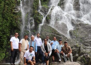 गर्मी छल्न आन्तरिक पर्यटकको पहिलो रोजाइमा रोशीको तीनधारे झरना