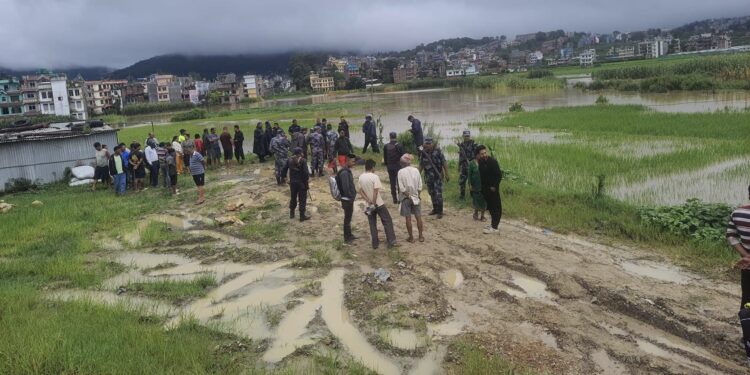 धुलिखेलमा ढलले बगाउँदा एक महिलाको मृत्यु