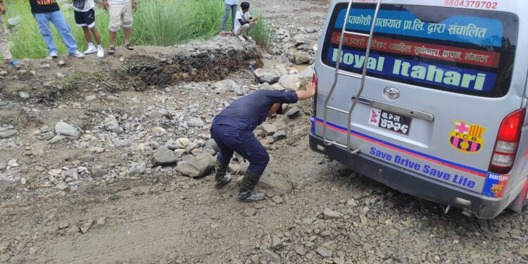 अबरुद्ध विपी राजमार्ग अन्तर्गत रोशी सडक खण्ड सञ्चालन