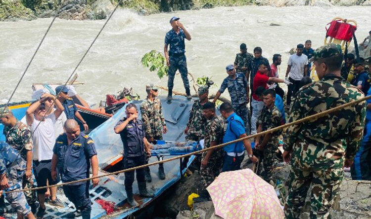तनहुँ बस दुर्घटना अपडेटः १४ जनाको मृत्यु, १६ जना घाइतेलाई अस्पताल पठाइयो