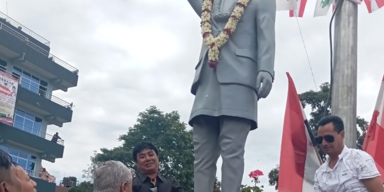 कांग्रेस सभापति देउवाद्धारा महामानव वि.पी.कोइरालाको प्रतिमा अनावरण