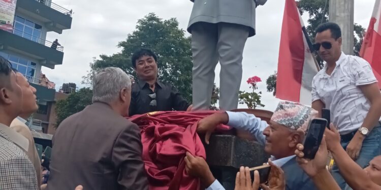 कांग्रेस सभापति देउवाद्धारा महामानव वि.पी.कोइरालाको प्रतिमा अनावरण