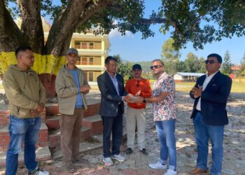 रोशीमा बाढीपहिरोबाट मृत्यु भएकाको परिवारलाई काभ्रे समाज युकेद्वारा नगद सहयोग