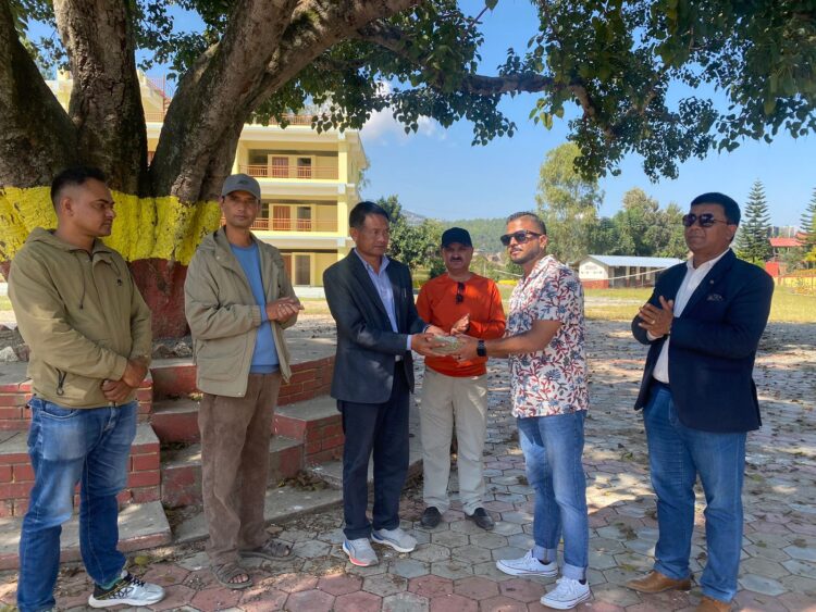 रोशीमा बाढीपहिरोबाट मृत्यु भएकाको परिवारलाई काभ्रे समाज युकेद्वारा नगद सहयोग