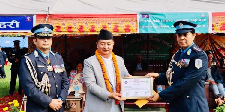 काभ्रे प्रहरी प्रमुख बसुन्धरा खड्का उत्कृष्ट विपद व्यवस्थापक पुरस्कारबाट सम्मानित