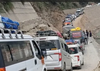 क्षतिग्रस्त बिपी राजमार्गमा सवारी साधनको चापले यात्रा कष्टकर