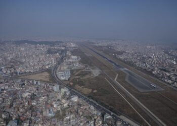 दिल्लीबाट काठमाडौं आएको जहाजमा बम राखेको हल्ला, सेनाले ‘सर्च’ गर्दै