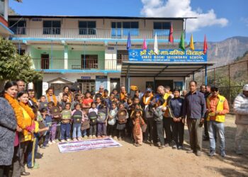 लायन्सद्धारा रोशी माविका विद्यार्थीहरुलाई स्कुल ब्याग, स्टेसनरी र जुत्ता सहयोग