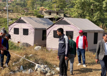 रोशीमा बाढीले बगाएको अस्पताल भवनको लागि अस्थायी संरचना बन्ने