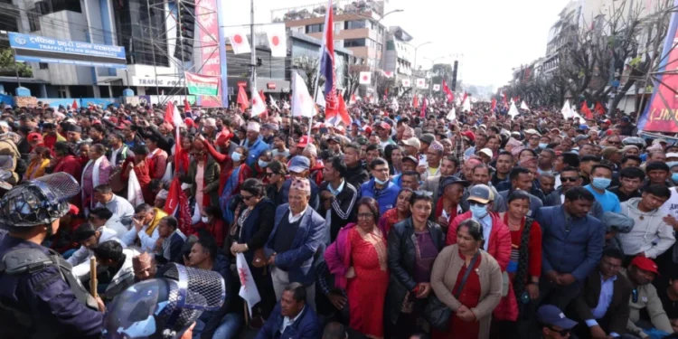 सडकमा फोहोर गरेको भन्दै एमालेलाई महानगरको एक लाख जरिवाना