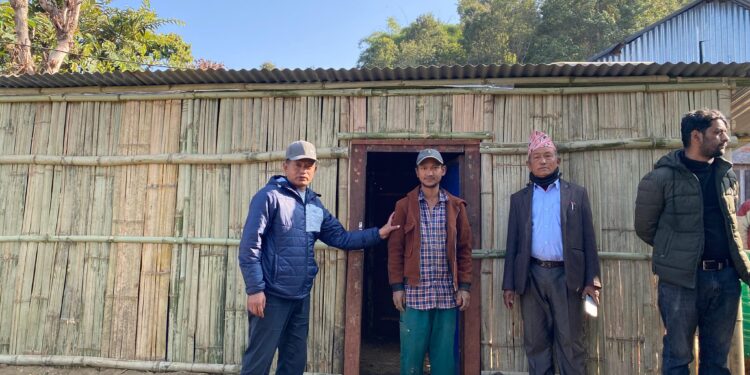 रोशीका बाढीपहिरो प्रभावितलाई अस्थायी आवास निर्माण सुरू