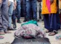सप्तरीमा अस्पतालका कर्मचारी झ्यालमा डोरीले बाँधेको अवस्थामा मृत फेला