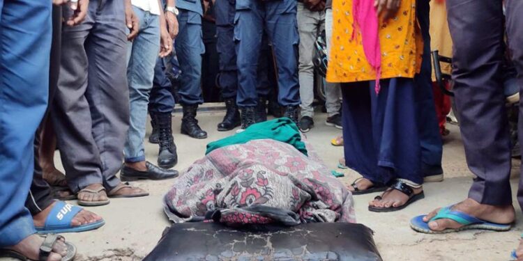 सप्तरीमा अस्पतालका कर्मचारी झ्यालमा डोरीले बाँधेको अवस्थामा मृत फेला