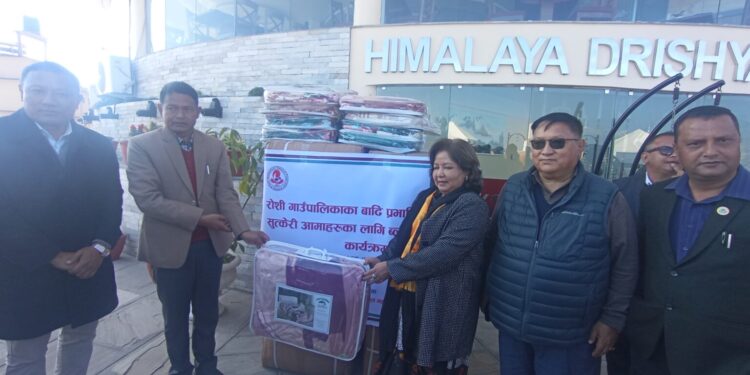 काभ्रे जिल्लाका बाढी पहिरो प्रभावित गर्भवती तथा सुत्केरीलाई ब्लाङ्केट वितरण