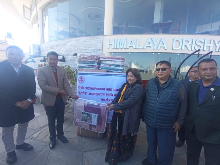 काभ्रे जिल्लाका बाढी पहिरो प्रभावित गर्भवती तथा सुत्केरीलाई ब्लाङ्केट वितरण