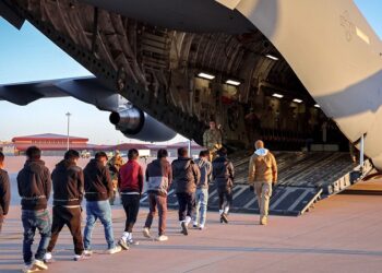 १३ सय ६५ गैरकानुनी आप्रवासी नेपालीलाई निष्कासन गर्दै अमेरिका