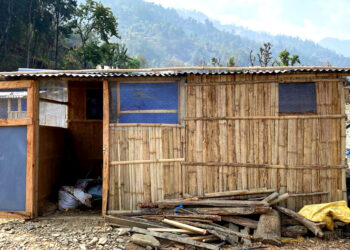 रोशी गाउँपालिकामा बाढीपहिरोबाट विस्थापित परिवारलाई अस्थायी आवास