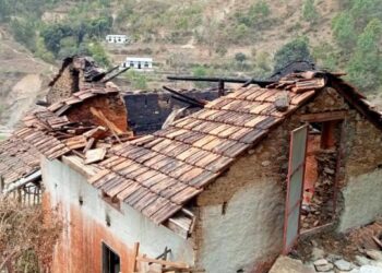 चौकीडाँडामा आगलागीः घरमा रहेको समानसहित घर पूर्ण क्षती