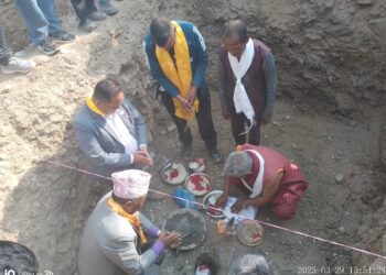 सिसाखनी दोकर्पा गढीमा ॐ बुद्ध शान्ति छ्योर्तेन गुम्बा शिलान्यास